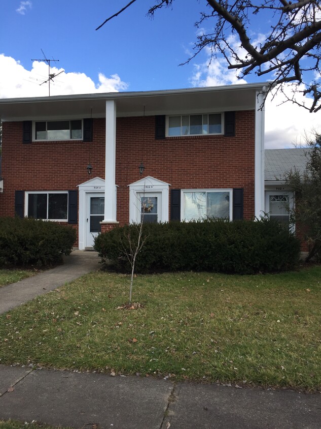 Foto principal - 904 N Broadway St