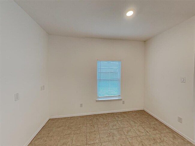 Building Photo - 12711 Plummersville St