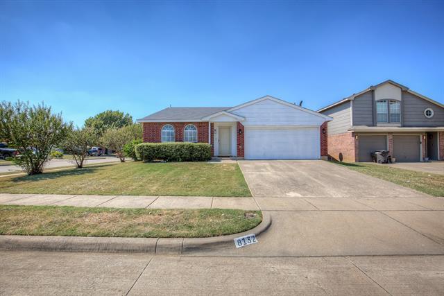 Foto principal - 8132 Sweetwater Ln