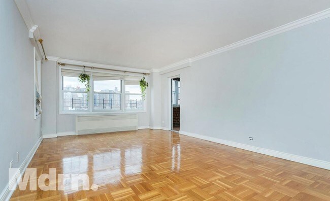 Foto del edificio - 3542 73rd St