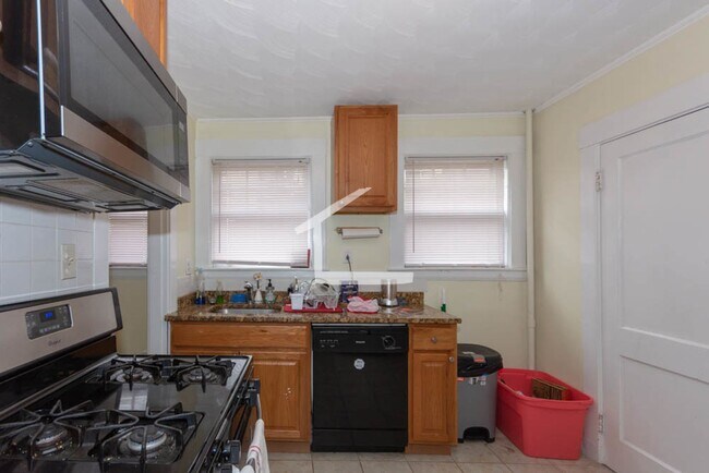 Foto del edificio - 9/1 Spacious Brighton Ctr area 3BR w/parki...