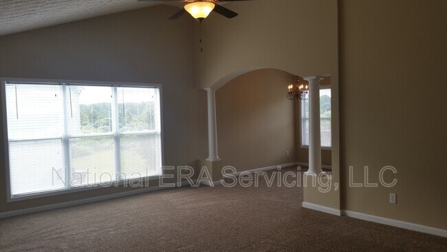 Foto del edificio - 7109 Creeksong Dr