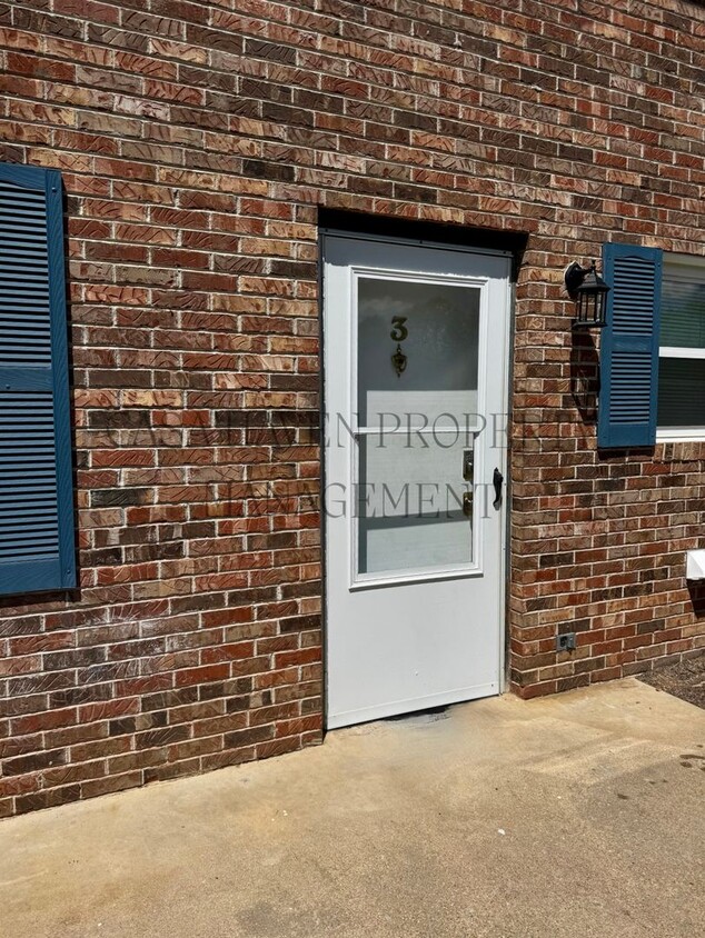 Primary Photo - 241 Parker St