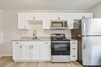 Building Photo - 2520 Bradford Ct