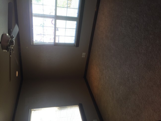 Building Photo - 1708 E Maple Ct