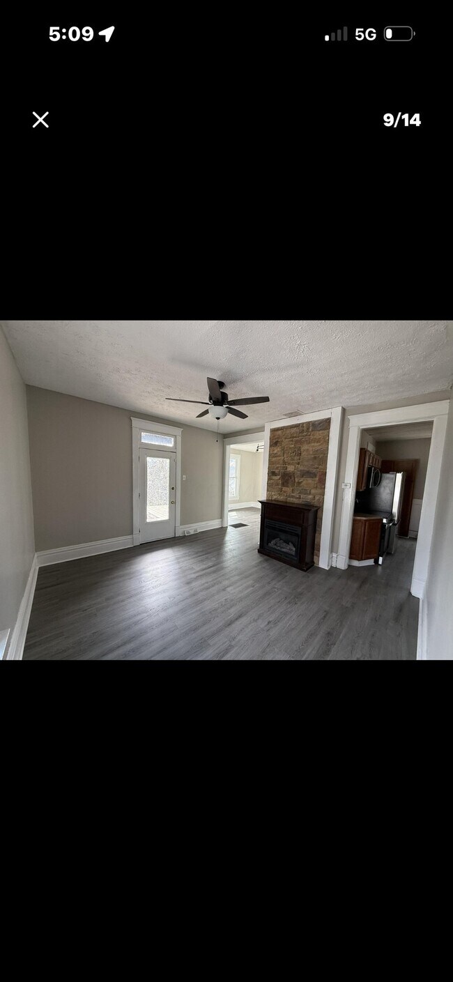 Foto del edificio - 229 N Spring St