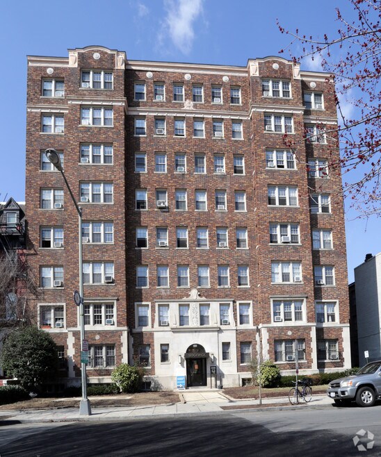 Dupont Circle 1 Bedroom Apartments under 2,500 with Parking