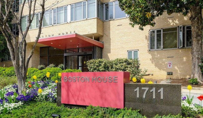 Foto del edificio - 1711 Massachusetts Ave NW