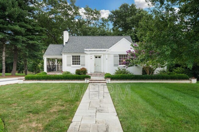 Building Photo - 541 Skyview Dr