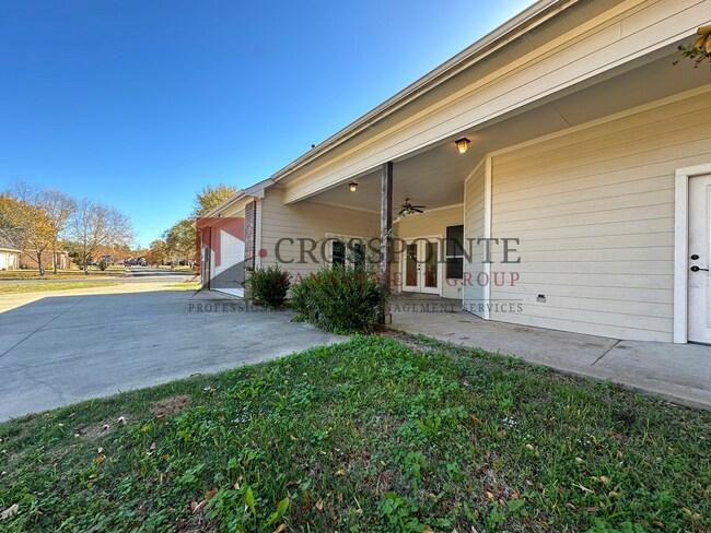 Foto del edificio - Tour Today! 4 bedroom 2.5 Bathroom Home in...