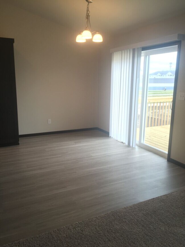 Foto del edificio - 3 Bed 2 Bath Twin Home