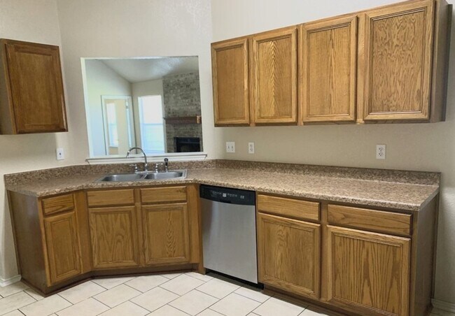 Foto del edificio - Lovely 3 bedroom 2 bath with Fireplace