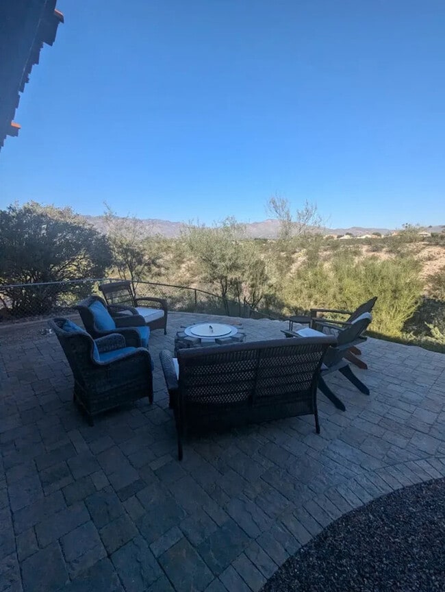 Foto del edificio - Spacious 4-Bedroom Estate with Chef’s Kitchen