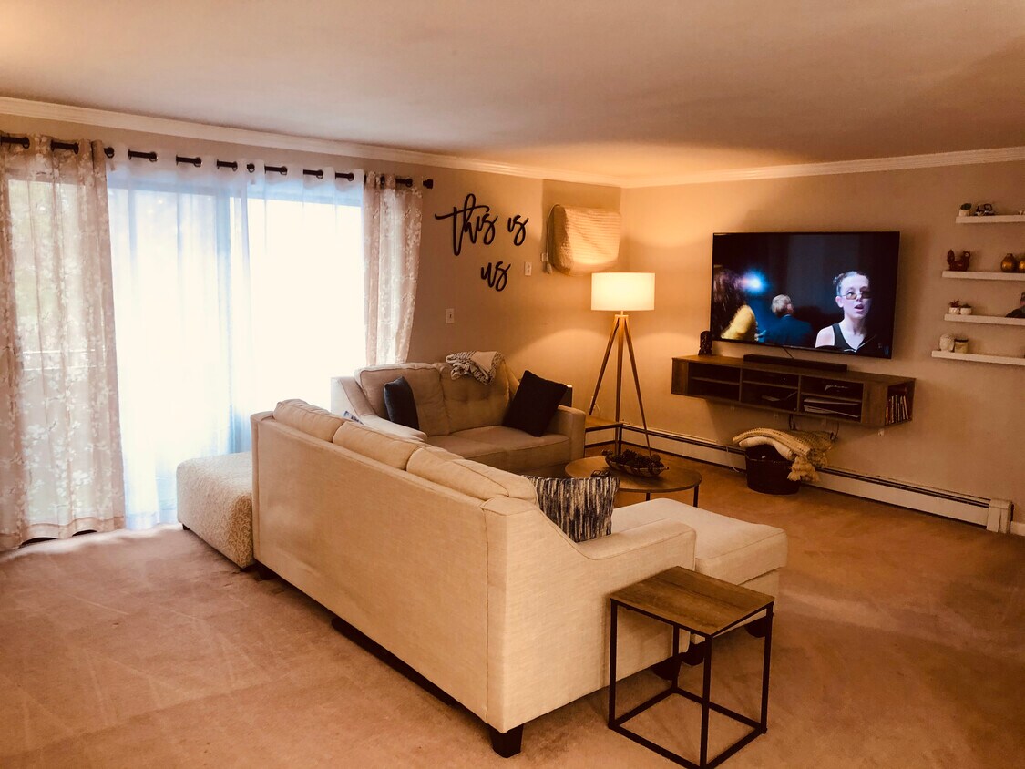 Living Room - 62 Jacqueline Rd
