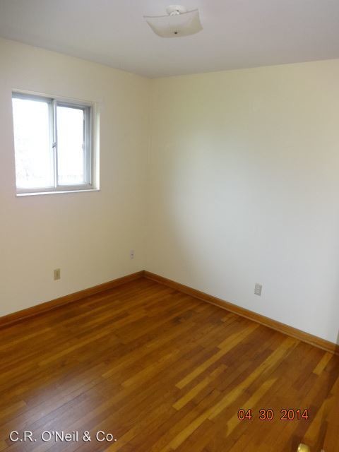 Building Photo - 144-150 E Stafford Ave