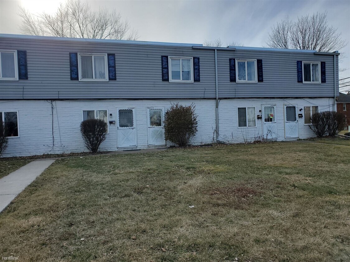 16 Dickinson Pl, Mount Clemens, MI 48043 Townhome Rentals in Mount Clemens MI