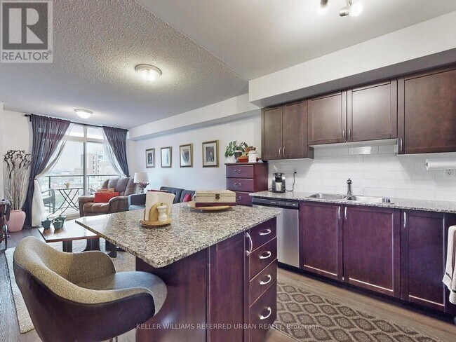 Photo du bâtiment - 816 Lansdowne Ave