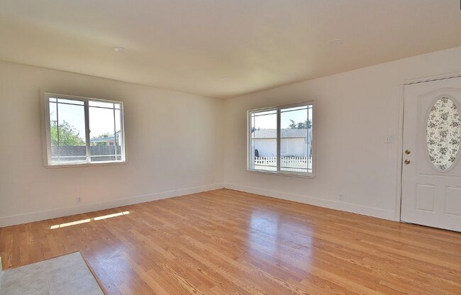 Photo - Spacious Gated House with Huge Yard for Re...