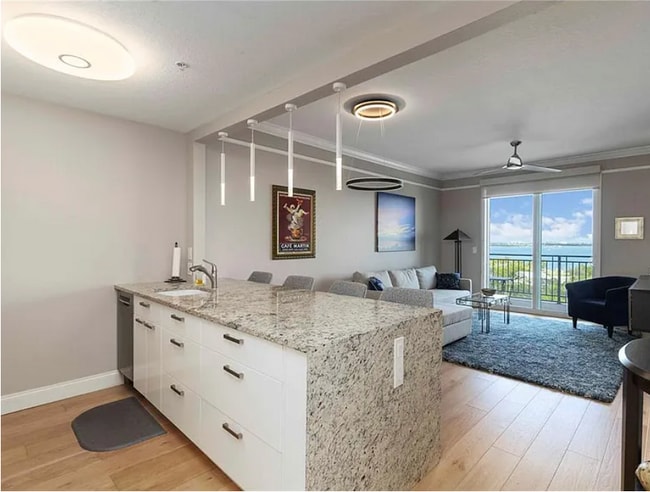 Building Photo - 750 N Tamiami Trl