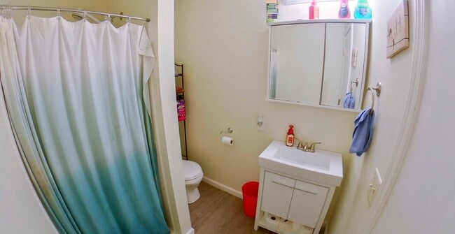 Building Photo - Great Location! 2 Blocks to Campus + Pet-Friendly + Off-Street Parking + Washer & Dryer Included!...