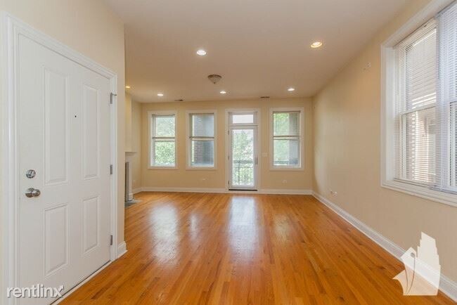 Foto del edificio - 1040 W Newport Ave