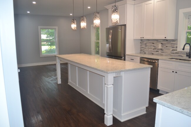 Foto del edificio - 5581 E Main St