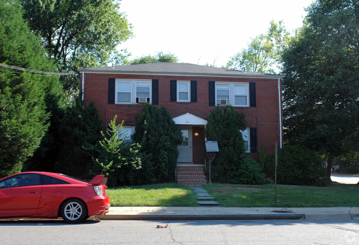 Building Photo - 202 Gibson St