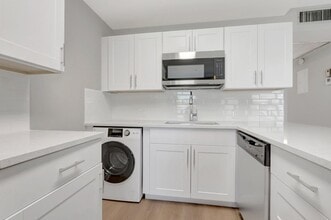 Building Photo - 296 Fanshaw H