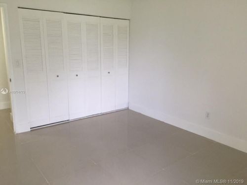 Building Photo - 8840 Fontainebleau Blvd