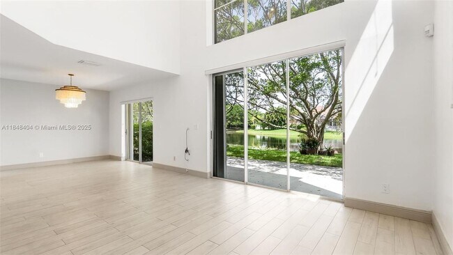 Foto del edificio - 909 Garnet Cir