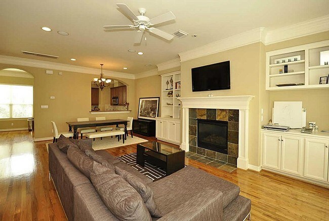 Building Photo - 3927 Floyd St