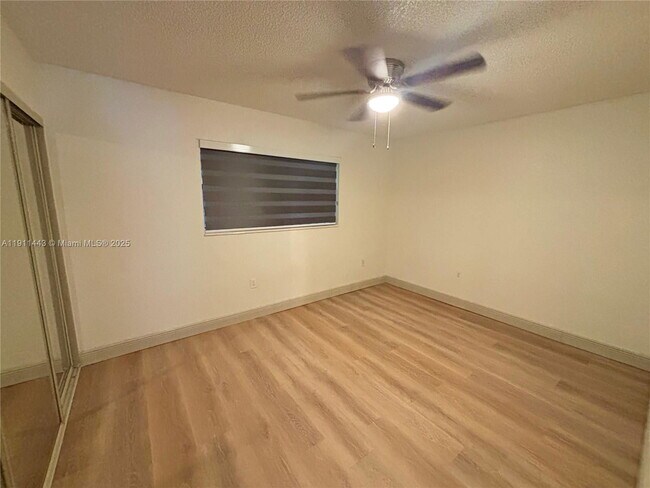 Foto del edificio - 10350 SW 220th St