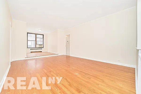 Foto principal - 124 E 24th St