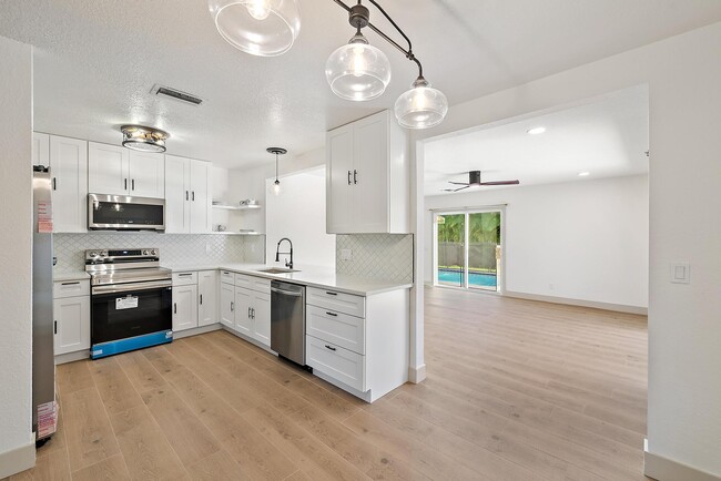 Foto del edificio - 549 NW Salina Terrace