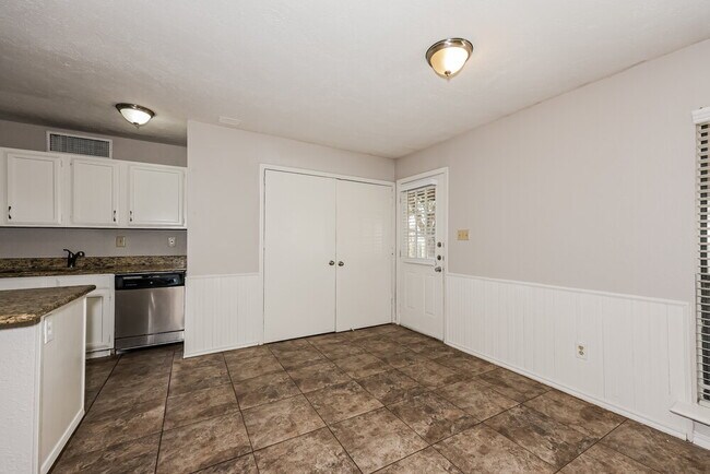 Foto del edificio - 6317 Sunset Rd