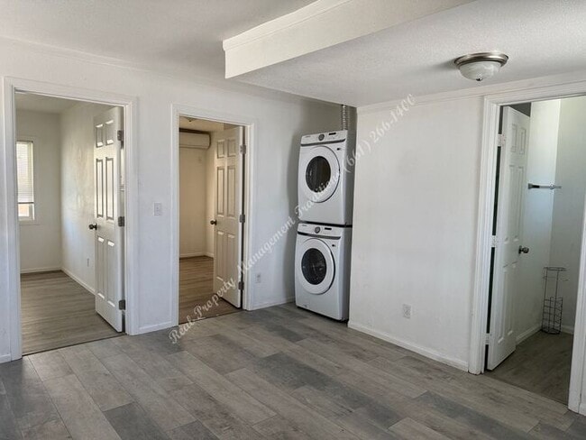 Building Photo - *** Please call us @ 661-266-1400 for information on availability, showings and applications proc...