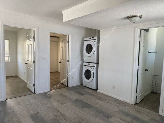 Foto del edificio - *** Please call us @ 661-266-1400 for information on availability, showings and applications proc...