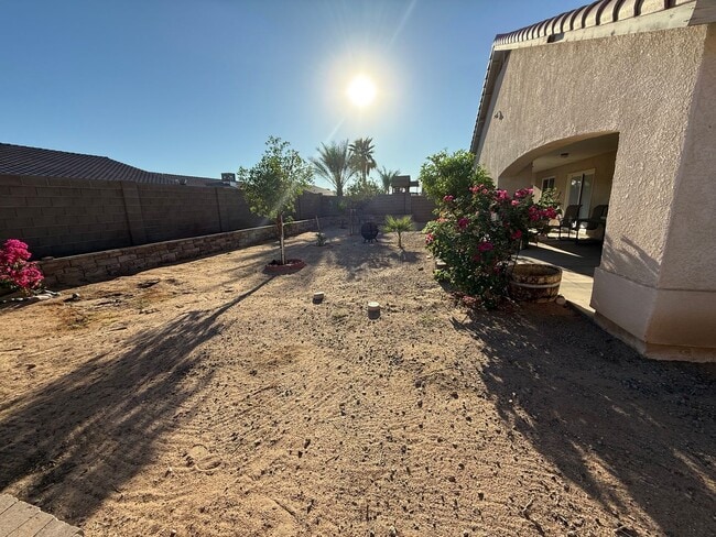 Building Photo - Updated Rental Available Now!