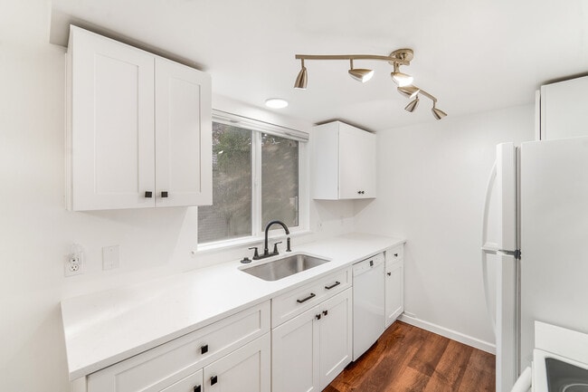 Foto del edificio - 3914 S Regal St