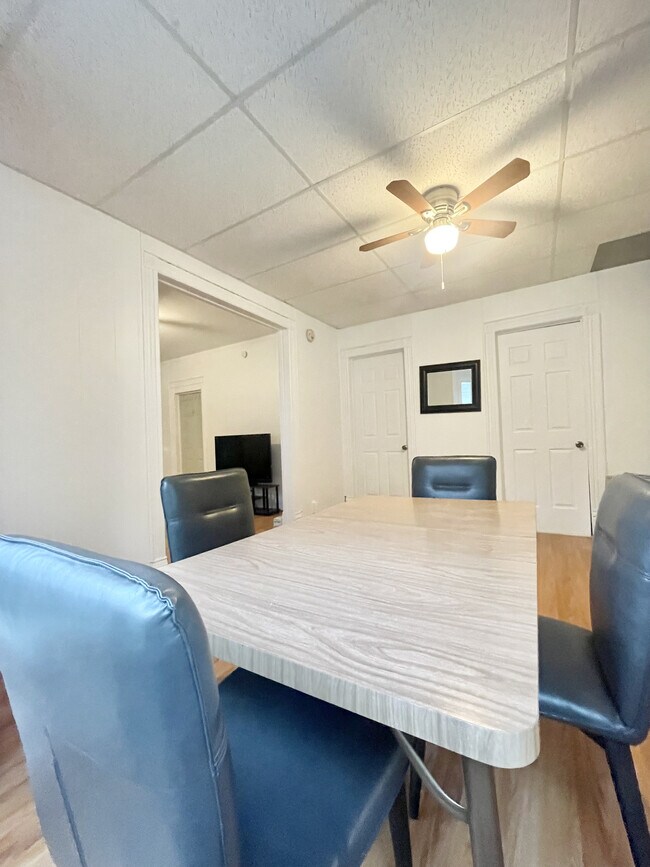 Building Photo - 7 Reynolds Ave