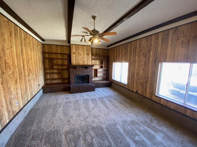 Building Photo - 4911 Lake Park Dr