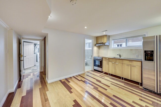Building Photo - 28 Jellicoe Av