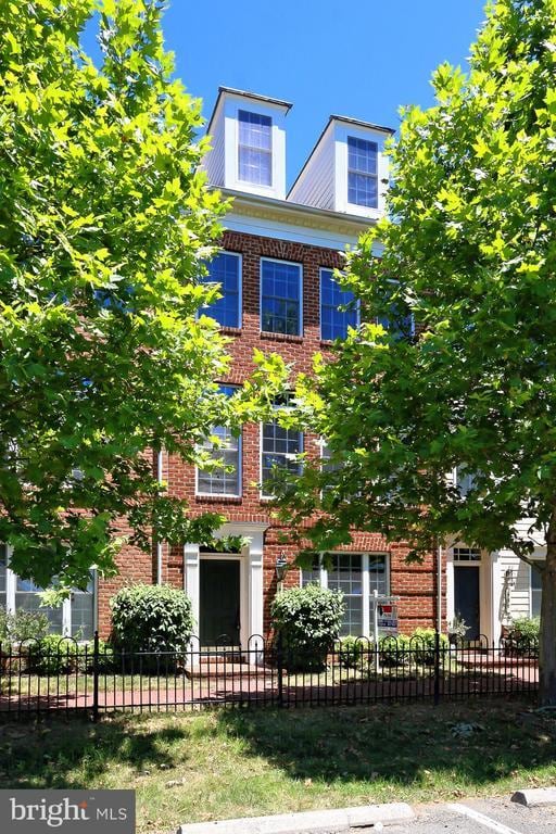 Foto del edificio - 478 Ferdinand Day Dr