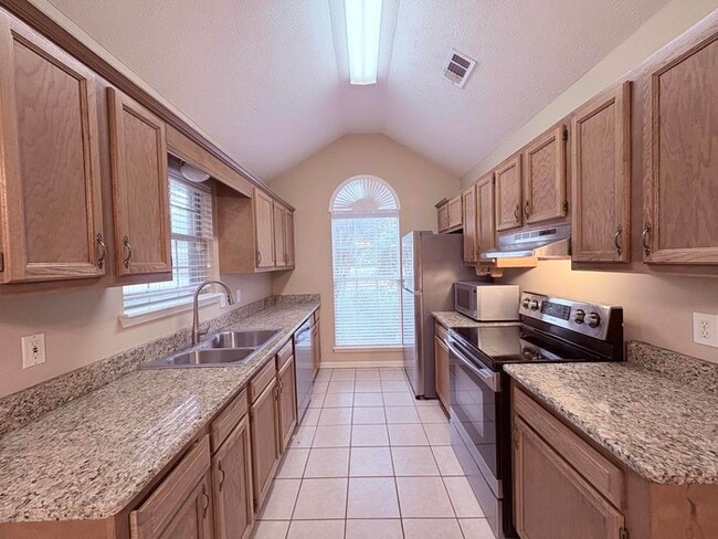 Building Photo - 3007 Willow Dr