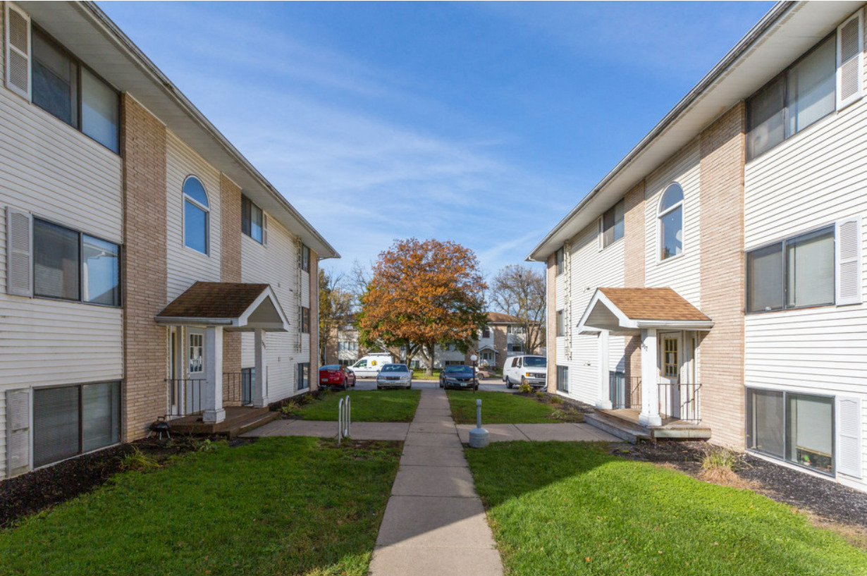 Primary Photo - OakLee Apartment Homes