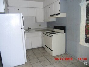 Building Photo - 605 S Royal Crest Cir