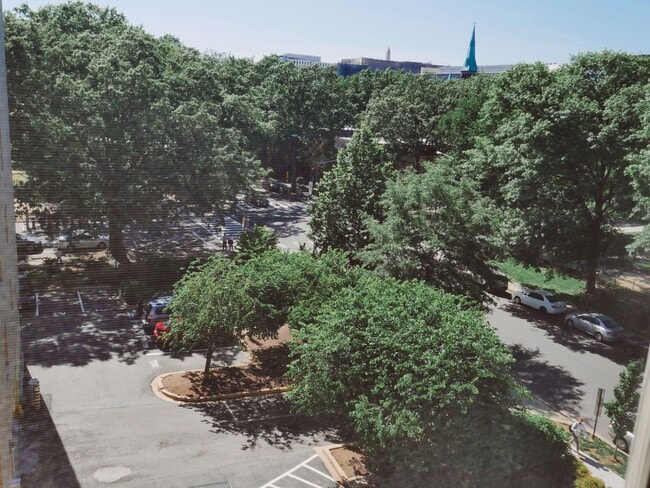 Building Photo - Lovely 2 BR/2 BA Condo in Southwest Waterfront!