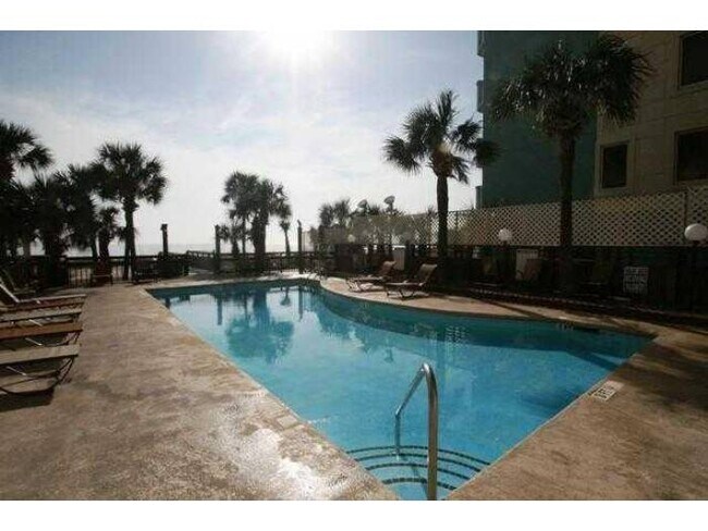 Piscina al aire libre - 2701 South Ocean Boulevard