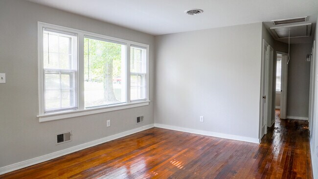 Foto del edificio - 1710 Glenview Rd