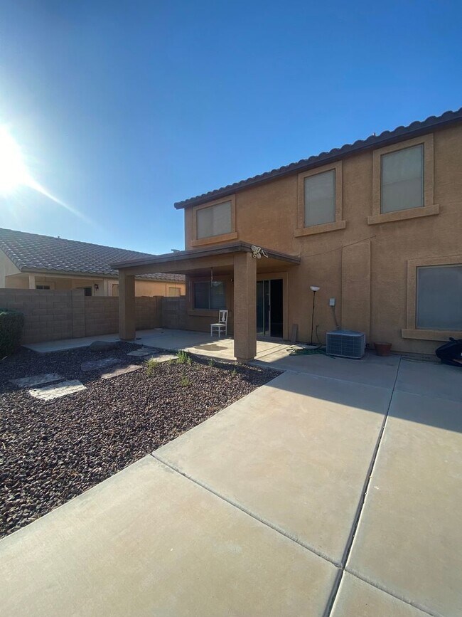 Foto del edificio - Spacious 4BR House in Maricopa city